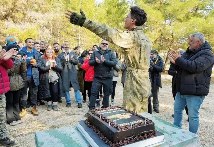 Nejat İşler'in zor anları! Mekan çıkışı birden yere yığıldı