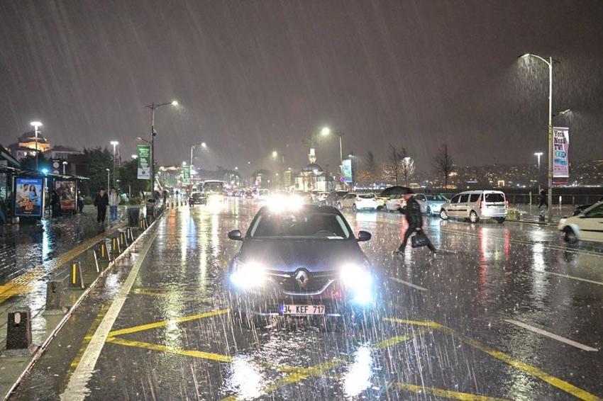 Lapa lapa kar yağışları ve gök gürültülü sağanaklar geliyor! Meteoroloji son hava durumu raporu ile illeri uyardı