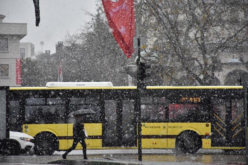 Lapa lapa kar yağışları ve gök gürültülü sağanaklar geliyor! Meteoroloji son hava durumu raporu ile illeri uyardı