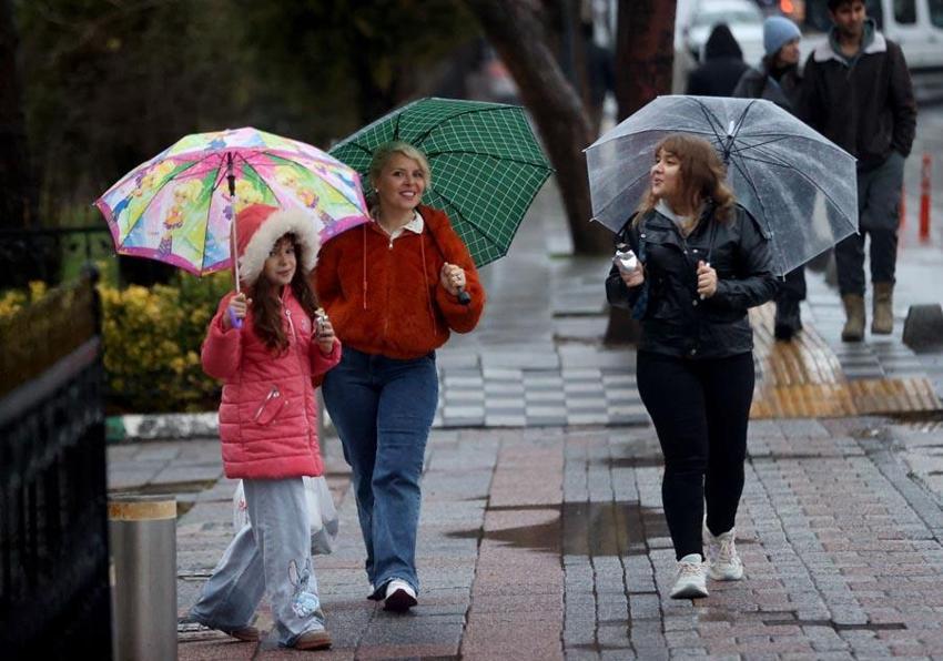 Lapa lapa kar yağışları ve gök gürültülü sağanaklar geliyor! Meteoroloji son hava durumu raporu ile illeri uyardı