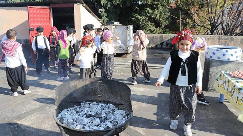 Adanalı minik öğrencilerden mangal şov! Yerli Malı Haftası'nı böyle kutladılar 