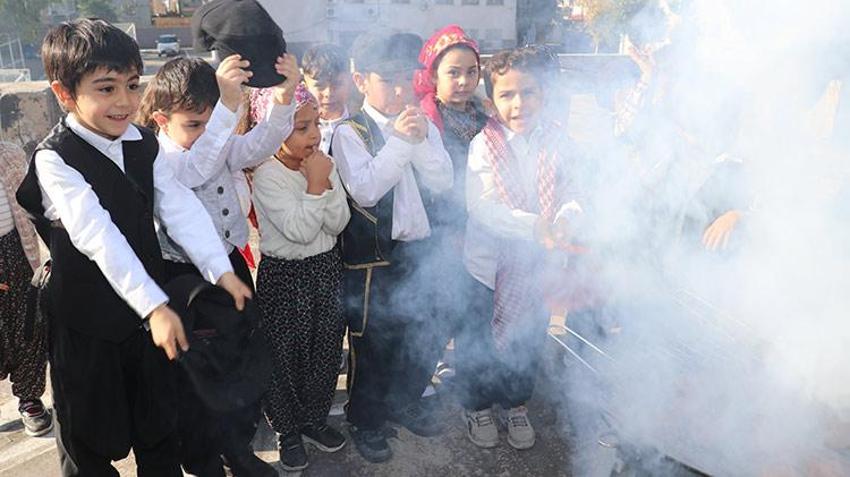 Adanalı minik öğrencilerden mangal şov! Yerli Malı Haftası'nı böyle kutladılar 