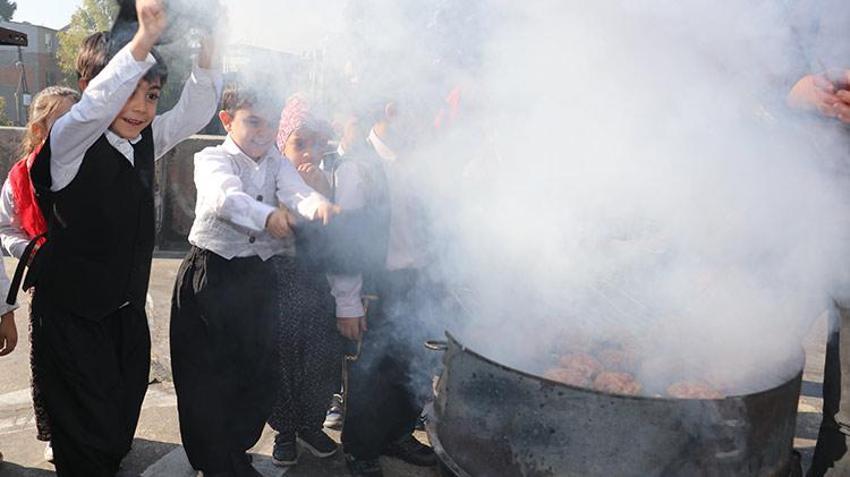 Adanalı minik öğrencilerden mangal şov! Yerli Malı Haftası'nı böyle kutladılar 