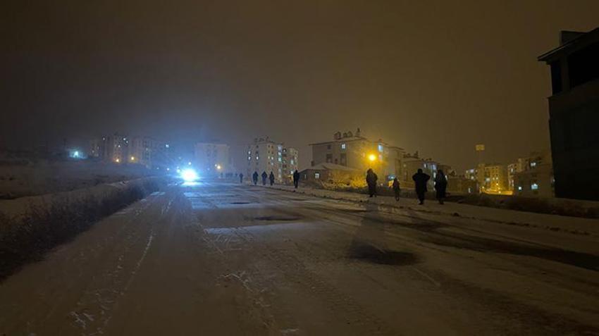 Yılbaşına günler kala kar yağışı etkisini artırıyor! Meteoroloji Genel Müdürlüğü önümüzdeki 5 günün hava durumunu açıkladı ve bazı bölgeleri uyardı