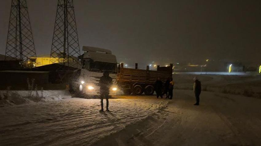 Yılbaşına günler kala kar yağışı etkisini artırıyor! Meteoroloji Genel Müdürlüğü önümüzdeki 5 günün hava durumunu açıkladı ve bazı bölgeleri uyardı