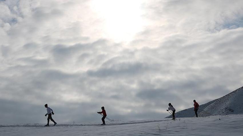 Yılbaşına günler kala kar yağışı etkisini artırıyor! Meteoroloji Genel Müdürlüğü önümüzdeki 5 günün hava durumunu açıkladı ve bazı bölgeleri uyardı