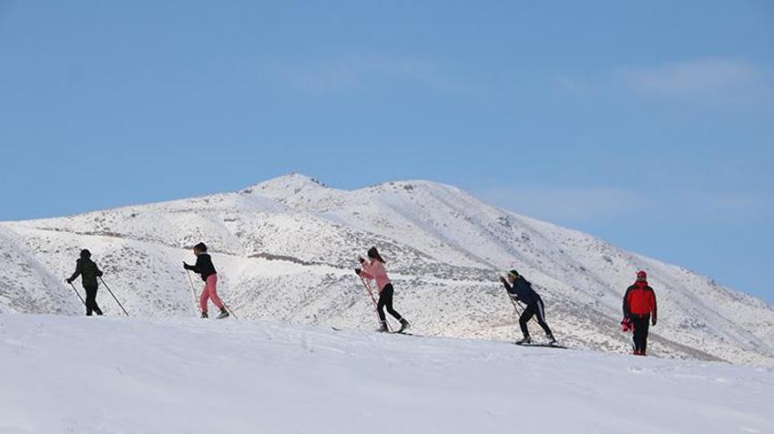 Yılbaşına günler kala kar yağışı etkisini artırıyor! Meteoroloji Genel Müdürlüğü önümüzdeki 5 günün hava durumunu açıkladı ve bazı bölgeleri uyardı