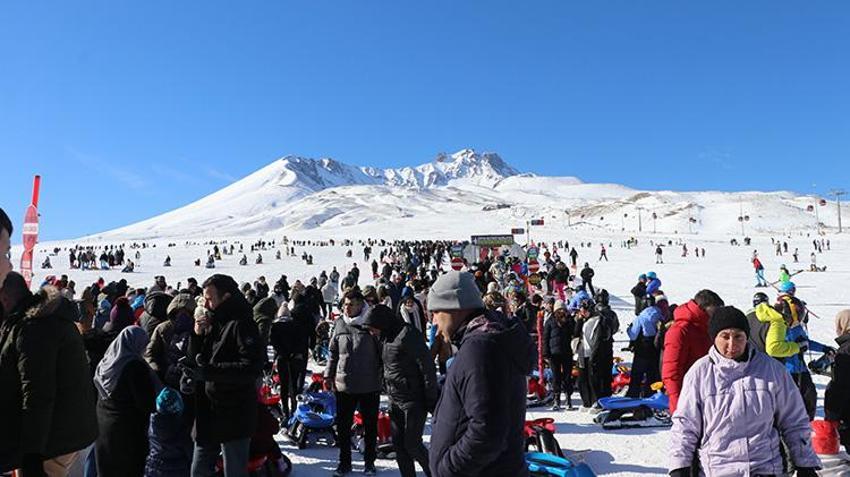 Yılbaşına günler kala kar yağışı etkisini artırıyor! Meteoroloji Genel Müdürlüğü önümüzdeki 5 günün hava durumunu açıkladı ve bazı bölgeleri uyardı