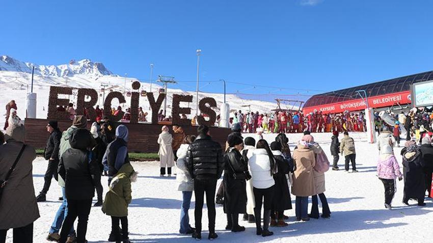 Yılbaşına günler kala kar yağışı etkisini artırıyor! Meteoroloji Genel Müdürlüğü önümüzdeki 5 günün hava durumunu açıkladı ve bazı bölgeleri uyardı