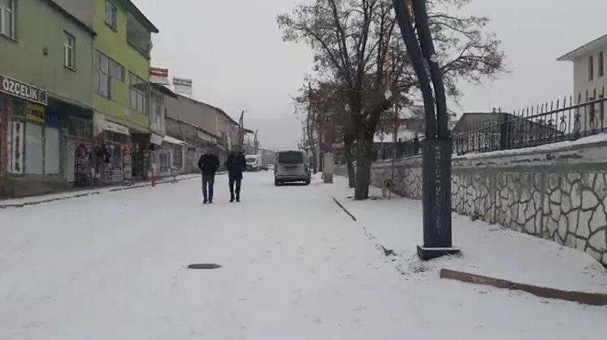 Yılbaşına günler kala kar yağışı etkisini artırıyor! Meteoroloji Genel Müdürlüğü önümüzdeki 5 günün hava durumunu açıkladı ve bazı bölgeleri uyardı