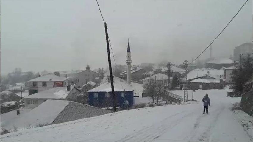 Yılbaşına günler kala kar yağışı etkisini artırıyor! Meteoroloji Genel Müdürlüğü önümüzdeki 5 günün hava durumunu açıkladı ve bazı bölgeleri uyardı
