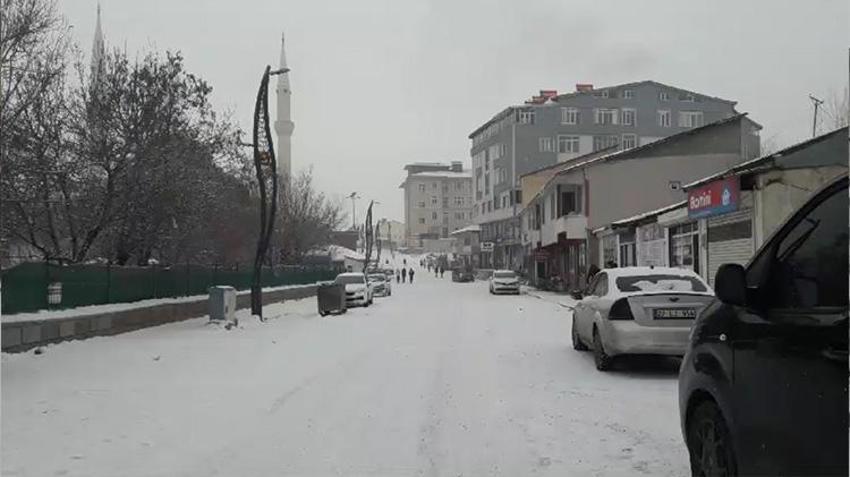Yılbaşına günler kala kar yağışı etkisini artırıyor! Meteoroloji Genel Müdürlüğü önümüzdeki 5 günün hava durumunu açıkladı ve bazı bölgeleri uyardı