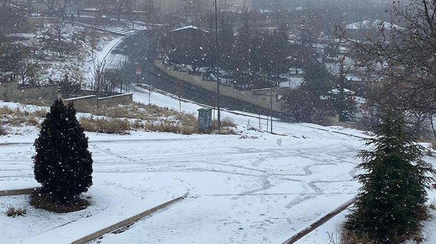 Yılbaşına günler kala kar yağışı etkisini artırıyor! Meteoroloji Genel Müdürlüğü önümüzdeki 5 günün hava durumunu açıkladı ve bazı bölgeleri uyardı
