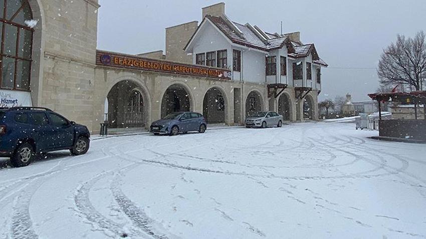 Yılbaşına günler kala kar yağışı etkisini artırıyor! Meteoroloji Genel Müdürlüğü önümüzdeki 5 günün hava durumunu açıkladı ve bazı bölgeleri uyardı