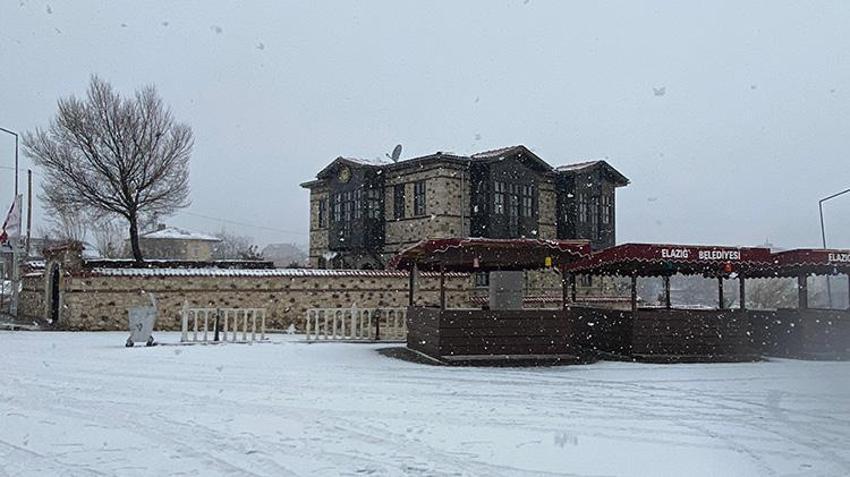 Yılbaşına günler kala kar yağışı etkisini artırıyor! Meteoroloji Genel Müdürlüğü önümüzdeki 5 günün hava durumunu açıkladı ve bazı bölgeleri uyardı