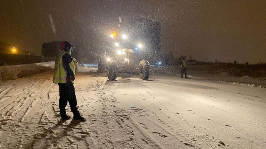 Yılbaşına günler kala kar yağışı etkisini artırıyor! Meteoroloji Genel Müdürlüğü önümüzdeki 5 günün hava durumunu açıkladı ve bazı bölgeleri uyardı