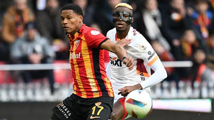 Kayserispor - Galatasaray maçı penaltıyla başladı 