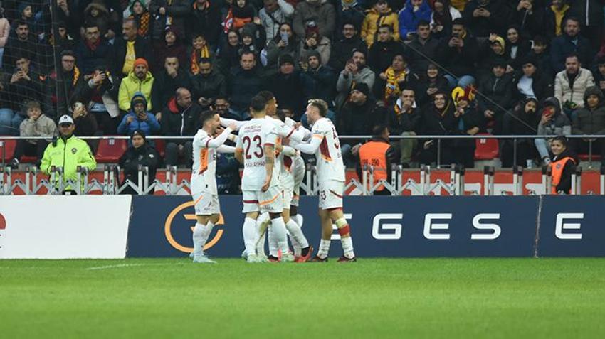 Kayserispor - Galatasaray maçı penaltıyla başladı 