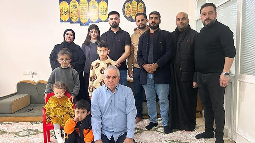 Dünyanın konuştuğu görüntüdeki gencin 'oğlu olduğunu iddia eden baba' Hatay'da konuştu: 'Şam'a gidip DNA testi yapmak istiyorum'