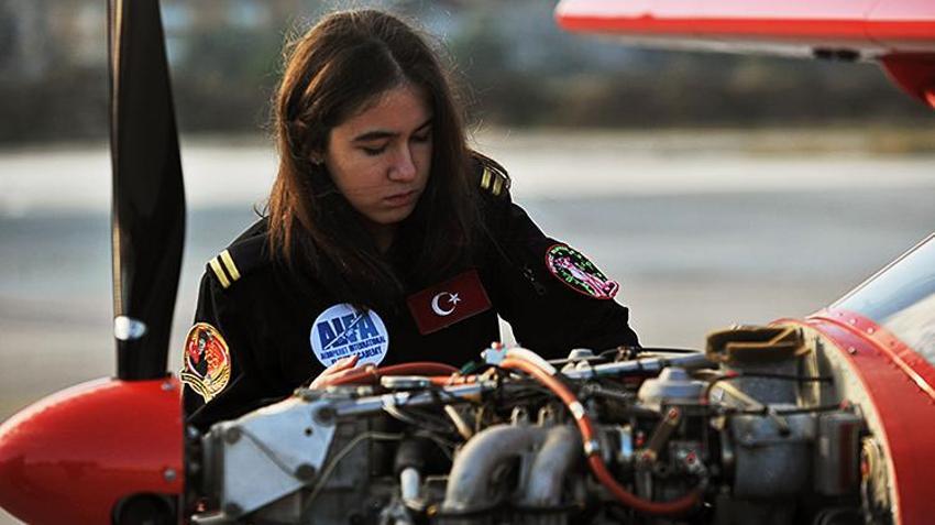 Yaptığı bu uçuşla Türkiye'nin en genç kadın pilotu oldu! 'Sabiha Gökçen'in yolundan gideceğim'
