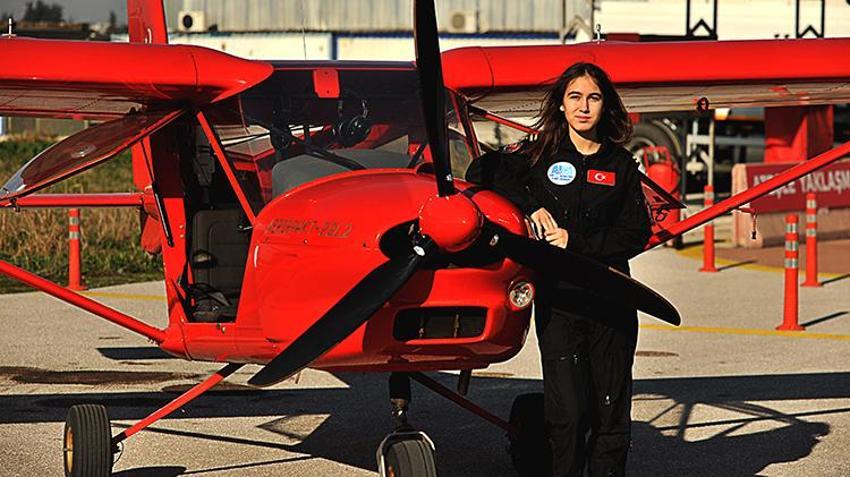 Yaptığı bu uçuşla Türkiye'nin en genç kadın pilotu oldu! 'Sabiha Gökçen'in yolundan gideceğim'