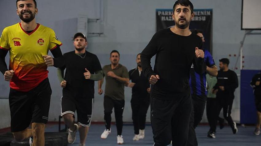 Diyarbakır'da POMEM fiziki mülakatına hazırlanan adaylar antrenmanda ter döküyor