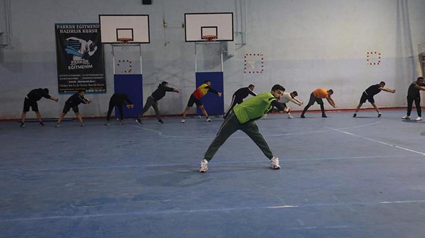 Diyarbakır'da POMEM fiziki mülakatına hazırlanan adaylar antrenmanda ter döküyor
