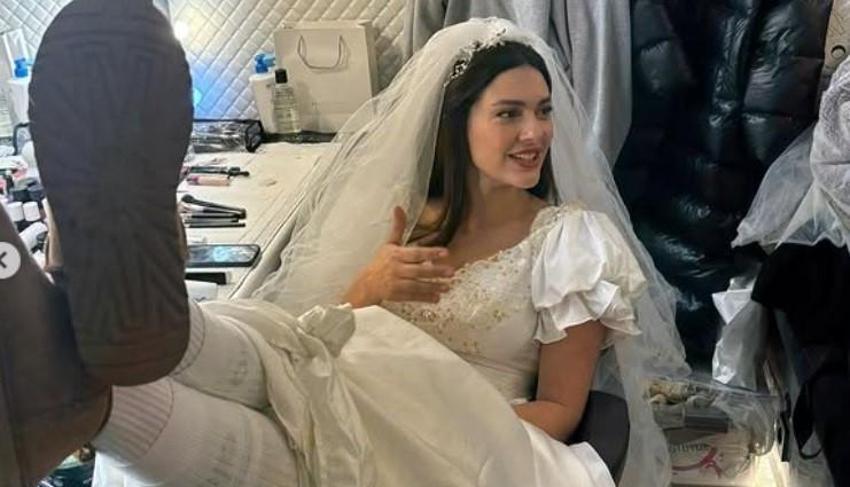 Bergüzar Korel 90'lar gelini oldu!