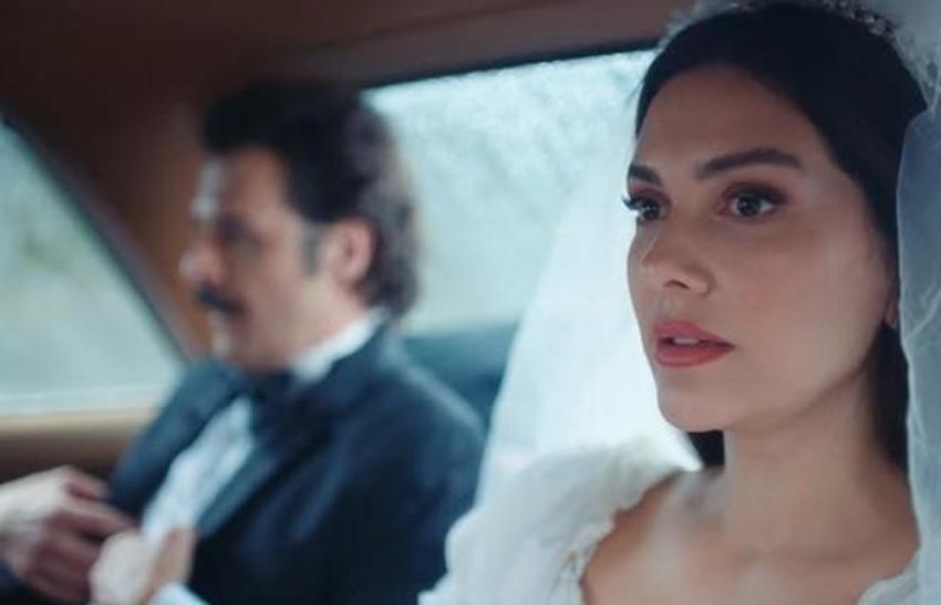 Bergüzar Korel 90'lar gelini oldu!