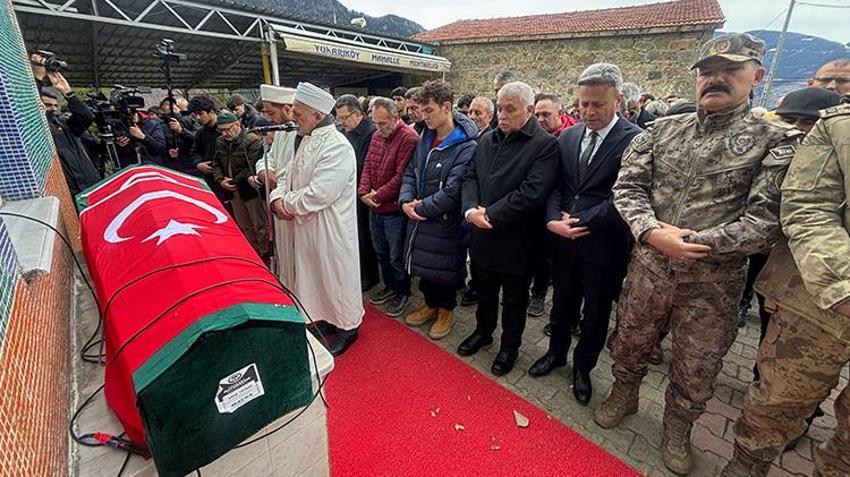 Erzurum'da çığ altında kalarak hayatını kaybeden milli judocu Trabzon'da toprağa verildi