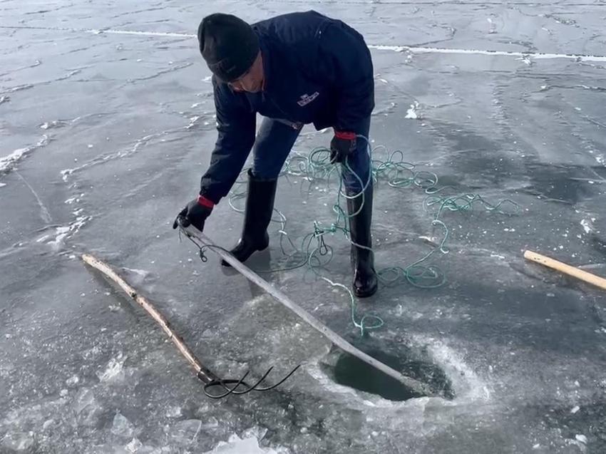 Eskimo usulü balık avı için Çıldır Gölü'ne ilk ağlar atıldı