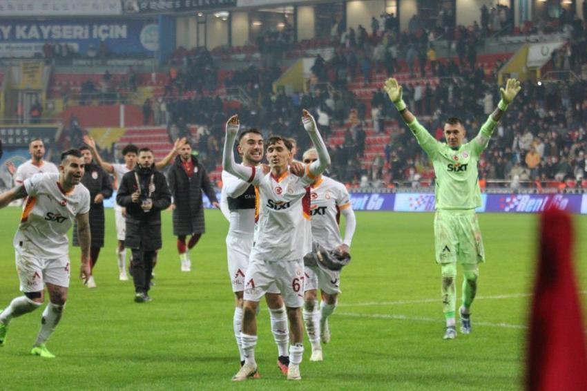 Dursun Özbek maaşına zam yaptı ama devler Yunus Akgün için sıraya girdi: 60 milyon...