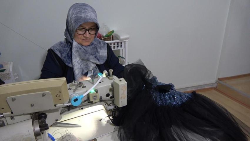 Kendi giyemediği gelinliği başkaları için dikiyor! Kendi markasını kurup defile yapmak istiyor