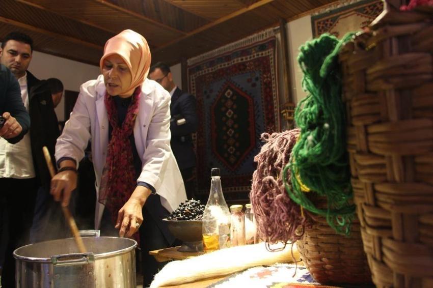 Süper meyveden süper buluş: Trabzon'da keşfedildi! Halılara renk veriyor