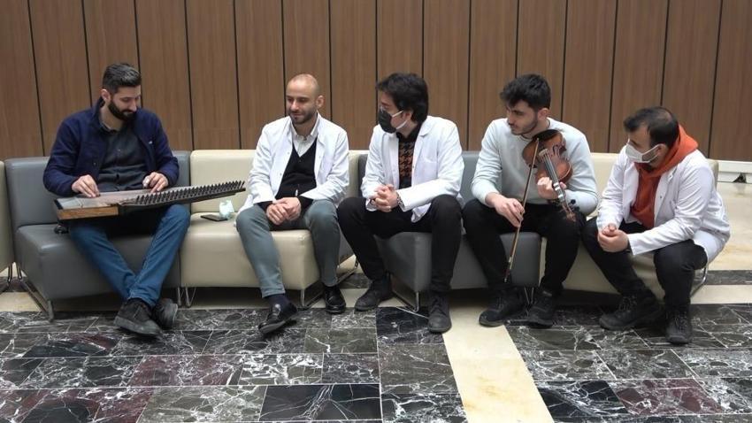 Bingöl'deki otobüs kazasında hayatını kaybeden genç doktor ve eşinin hikayesini duyanlar hüzne boğuldu