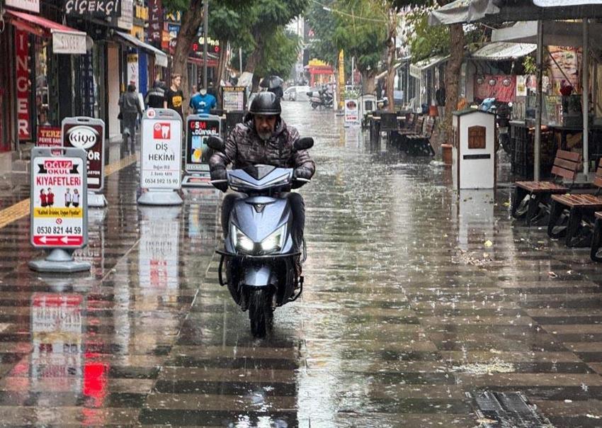 Lapa lapa kar yağışları ve kuvvetli sağanaklar geliyor! Meteoroloji sel, su baskını, heyelan, don, buzlanma ve çığ tehlikesine karşı uyardı
