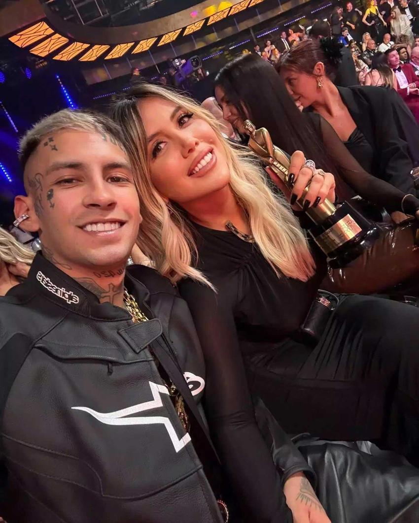 Wanda Nara şaşırtmadı! Sevgilisi ile dudak dudağa pozlarını yayınladı