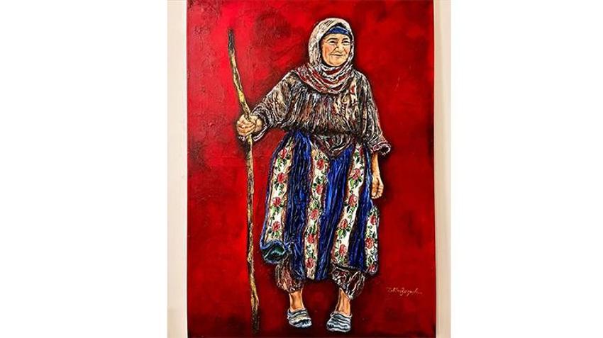 Nevşehir'de, görsel sanatlar öğretmeni Zeliha Bazoğlu'na, anneannesinin çeyiz sandığı ilham kaynağı oldu