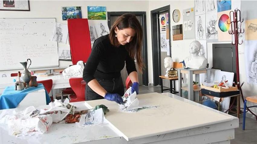 Nevşehir'de, görsel sanatlar öğretmeni Zeliha Bazoğlu'na, anneannesinin çeyiz sandığı ilham kaynağı oldu