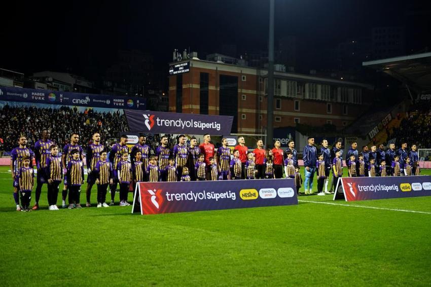 Mourinho'ya demediğini bırakmadı! Osayi-Samuel, Szymanski ve Fred'e saydırdı: Yollasalar havalimanına bir kişi gitmez