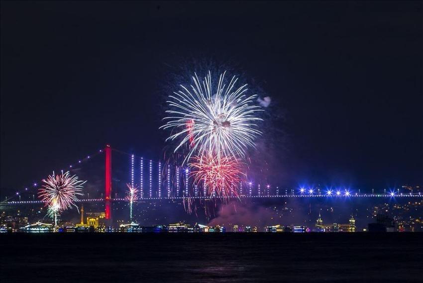 2025 Yılbaşı Mutlu Yıllar Mesajı! Sevgiliye, arkadaşa, aileye gönderilebilecek 2025 yılbaşı mutlu yıllar mesajı