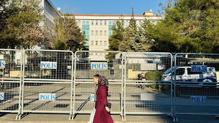 Narin Güran cinayeti davasında savcı 'tüm sanıklar suç ortağı' dedi, duruşma salonu karıştı