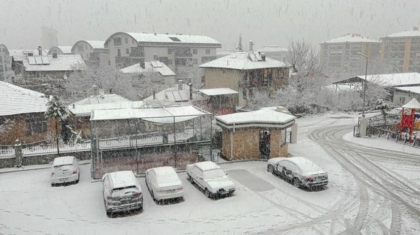 Lapa lapa kar yağışı ve fırtına geliyor sıcaklıklar 5 derece düşüyor! Meteoroloji çığ ve donma olaylarına karşı uyardı