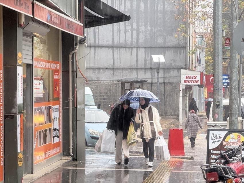 Lapa lapa kar yağışı ve fırtına geliyor sıcaklıklar 5 derece düşüyor! Meteoroloji çığ ve donma olaylarına karşı uyardı