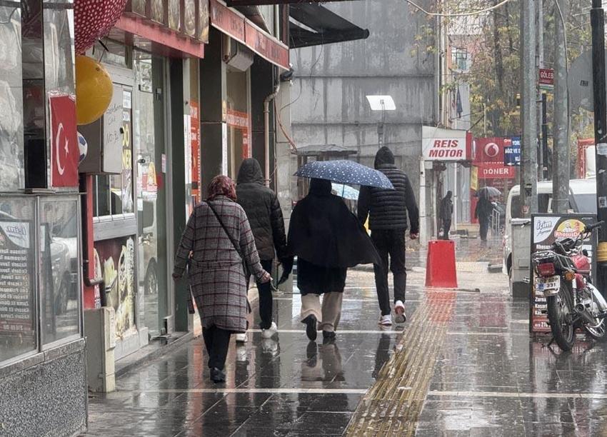 Lapa lapa kar yağışı ve fırtına geliyor sıcaklıklar 5 derece düşüyor! Meteoroloji çığ ve donma olaylarına karşı uyardı