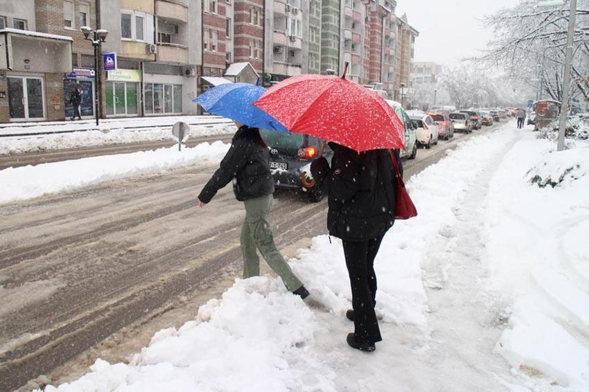 Lapa lapa kar yağışı ve fırtına geliyor sıcaklıklar 5 derece düşüyor! Meteoroloji çığ ve donma olaylarına karşı uyardı