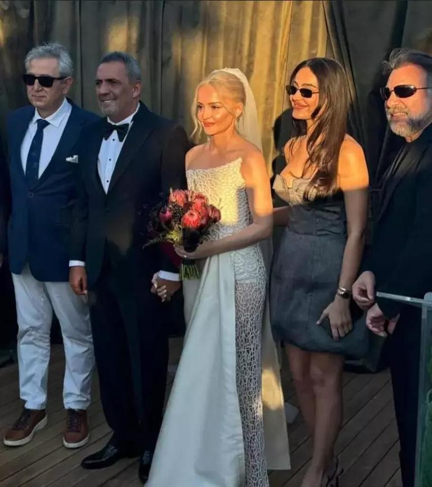 Bir yıllık aşkta mutlu son! Karadağ'da evlendiler...