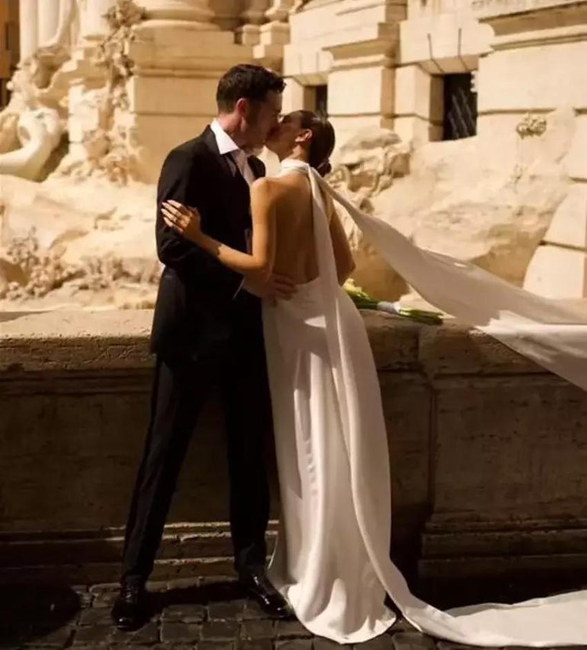 Bir yıllık aşkta mutlu son! Karadağ'da evlendiler...