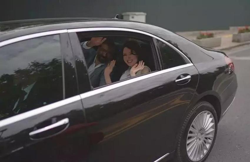 Bir yıllık aşkta mutlu son! Karadağ'da evlendiler...