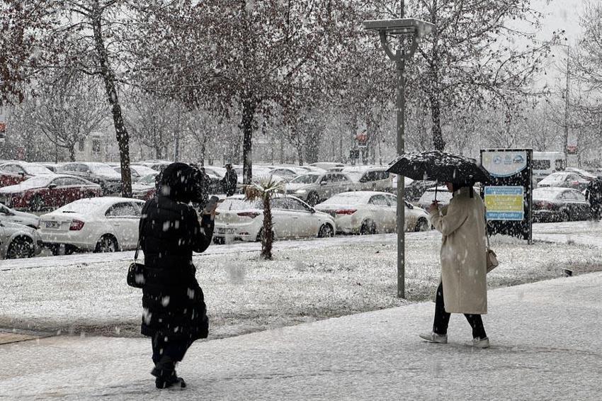 Son dakika uyarısını Meteoroloji verdi: Kar yağışları yurdun büyük kısmında etkili olacak, çığ ve buzlanmaya dikkat!